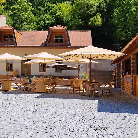 Golden Serafin - Romantic Below Apartment Karlstejn