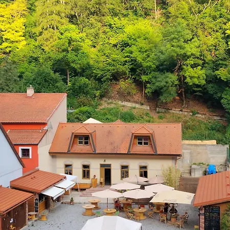 Golden Serafin - Romantic Below Apartment Karlstejn
